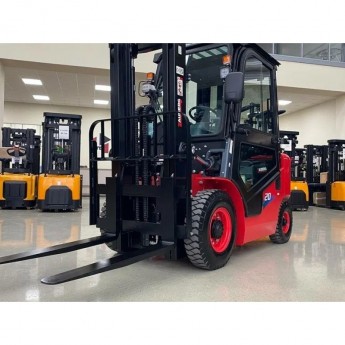 Дизельный вилочный погрузчик ZAUBERG DS20-I Дизельный вилочный погрузчик ZAUBERG DS20-I